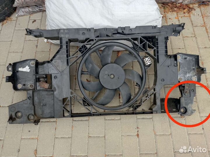 Панель передняя, телевизор Рено Меган 3