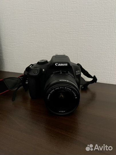 Зеркальная камера Canon EOS 1300D Kit