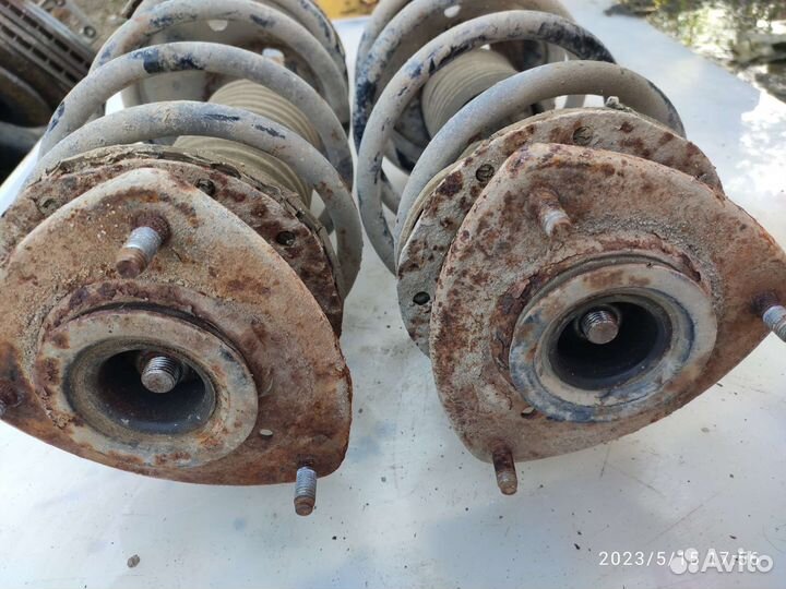 Передняя стойка амортизатора Джили мк