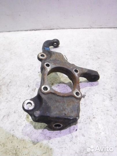 Кулак передний правый