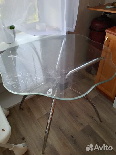 Кухонный стол стеклянный