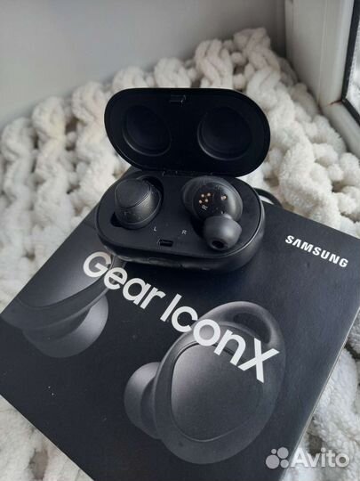 Беспроводные наушники samsung gear iconx