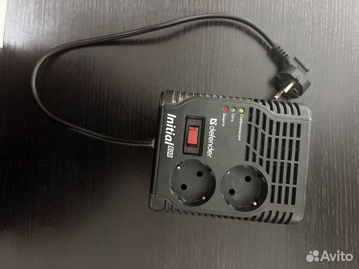 Стабилизатор напояжения Defender initial 600