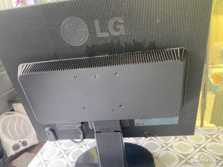 Монитор LG l1953s