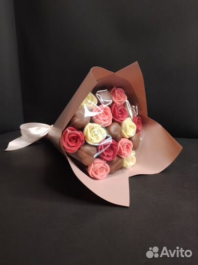 Букет - 19 Шоколадных Роз и Сердец