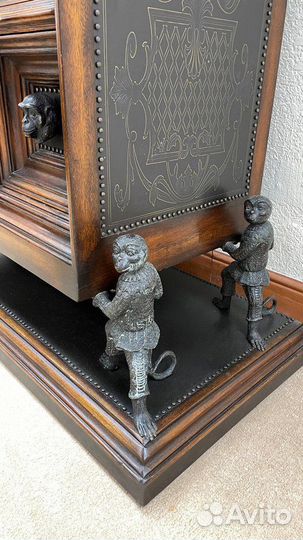 Комод с обезьянами theodore alexander monkey chest