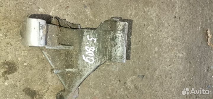 Кронштейн гур 028145521D Golf 3