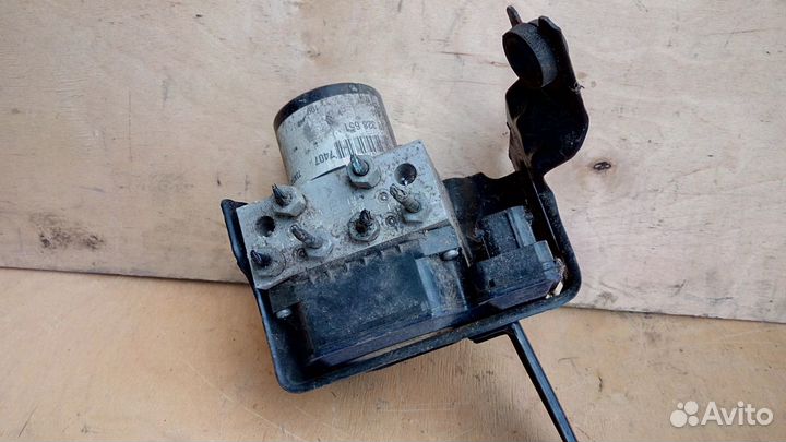 Блок ABS 13328651 на Опель Инсигния