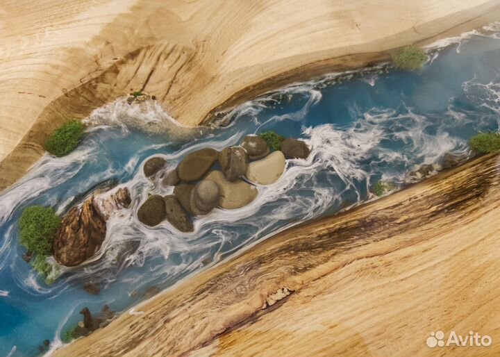 Стол из слэба вяза и эпоксидной смолы