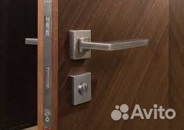 Установить замок открыть дверь