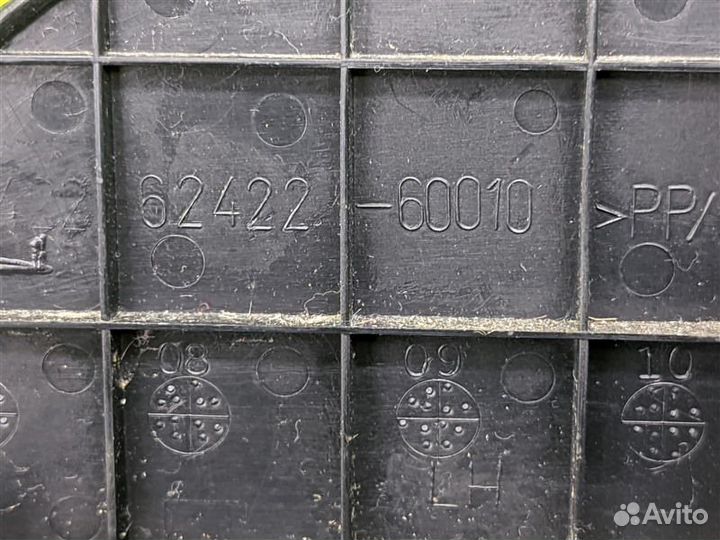 Заглушка левая Toyota Land Cruiser URJ202 1UR-FE