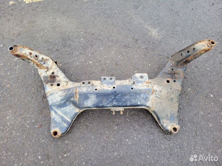 Подрамник передний на Nissan Almera B10 прав. руль