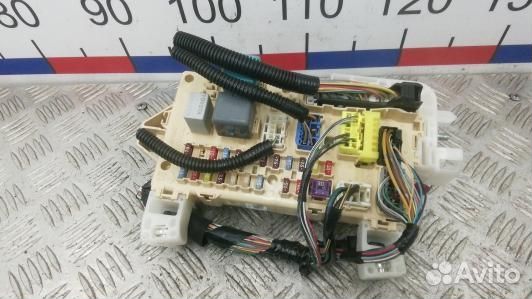 Блок предохранителей toyota corolla verso 2 (6BR12