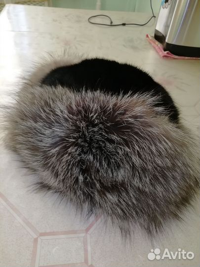 Женские меховые шапки