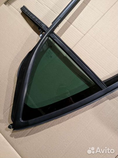 Форточка/уплотнитель задней двери skoda octavia A8