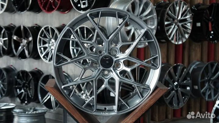 Литой диск HRE R17 5x112