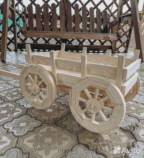 Декоративная телега для цветов