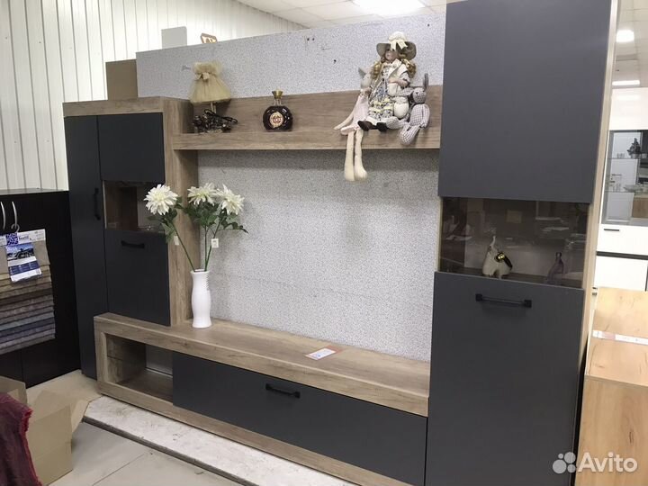 Стенка в гостиннаю