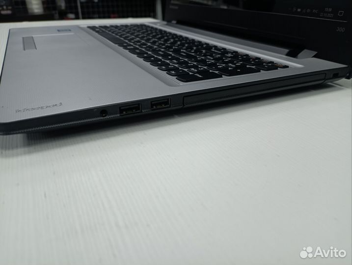 Lenovo i5 6Gen/6/Ssd 240/R5 2Gb