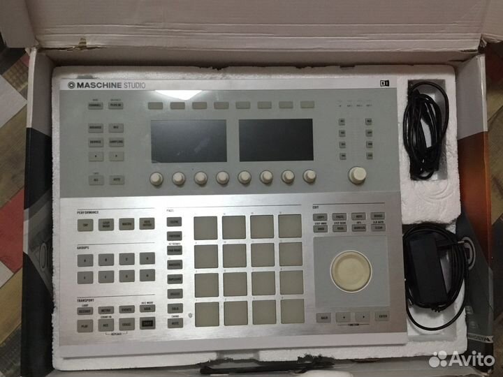 Диджейский пульт