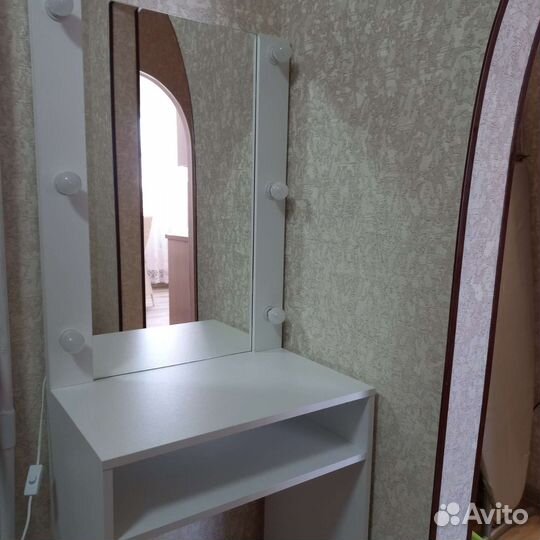 Гримерное зеркало с лампочками бу