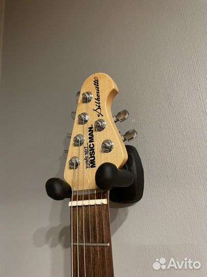 Настенный держатель для гитар K&M 16240