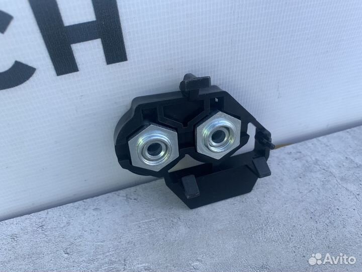 Кронштейн фары правый Mercedes A2056260312