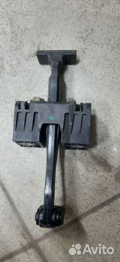 Ограничитель открыв. двери BMW 5-Series F07/2011