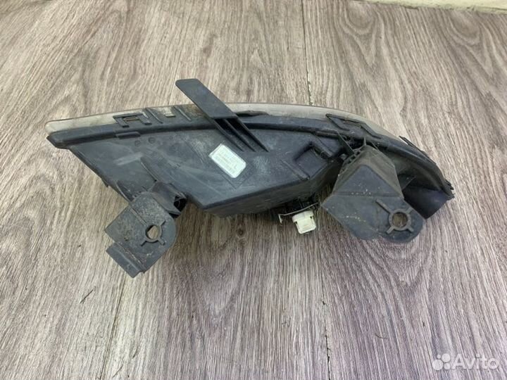 Поворотник передний левый Opel Astra J хетчбэк