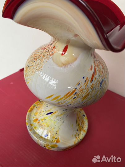 Ваза Красный май,гутное стекло,винтаж