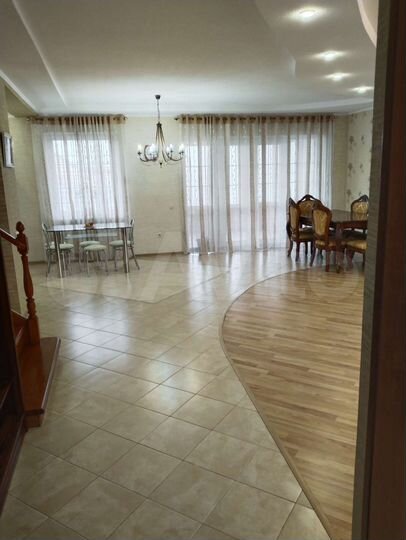 Дом 302 м² на участке 8 сот.