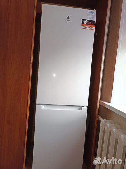 Холодильник indesit