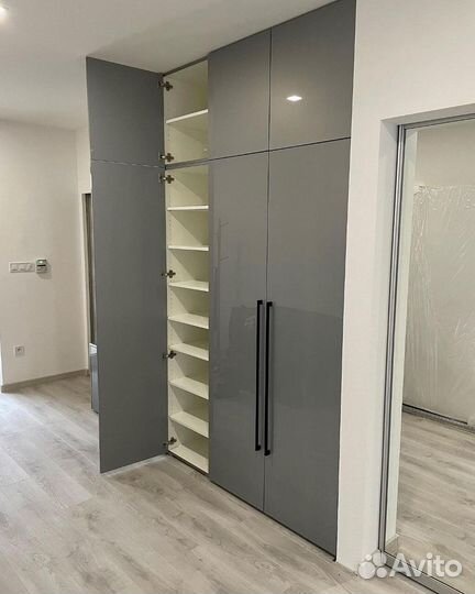 Распашной шкаф