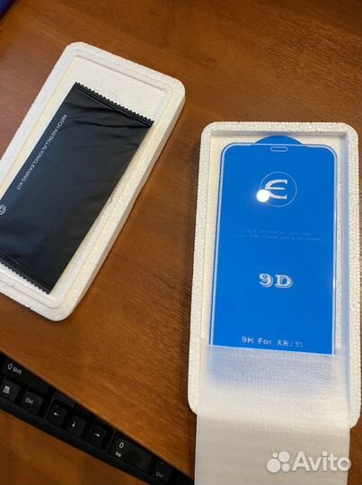 Защитные стекло для iPhone 11 (с белой рамкой)