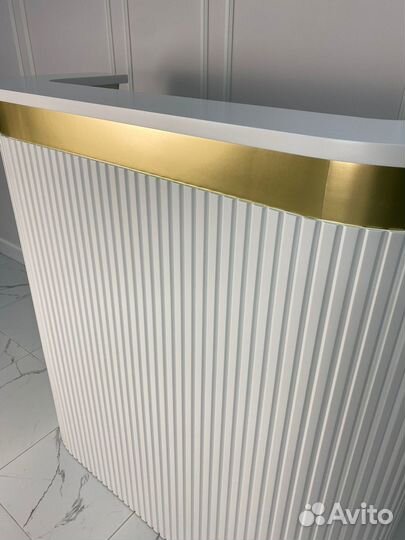 Стойка ресепшн