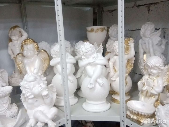 Ангел на шаре