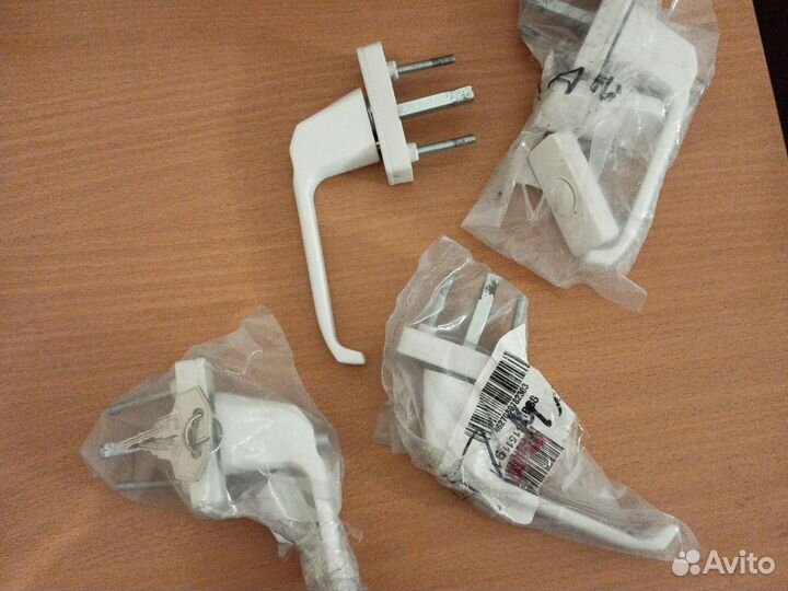 Ручки оконные с замком, 4шт