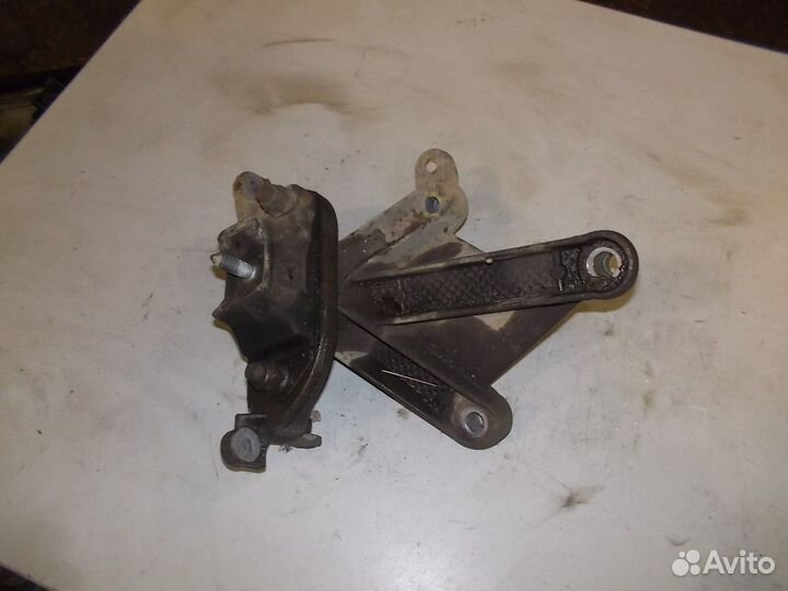 Опора двигателя