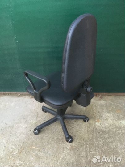 Кресло офисное кожаное
