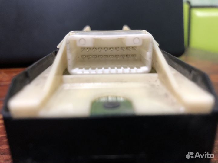 Блок управления стеклоподъемниками Toyota Camry 40