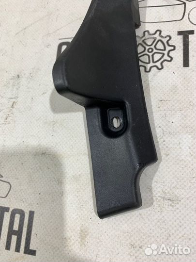 Накладка жабо левая Renault Duster K4MA606 2013