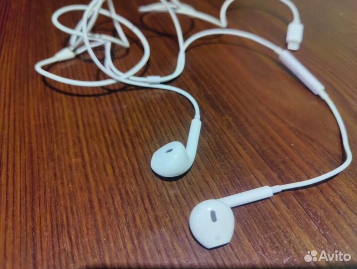 Наушники apple