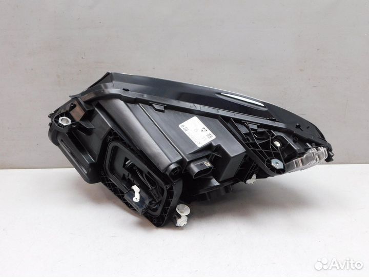 Фара правая Mercedes-Benz C-Class