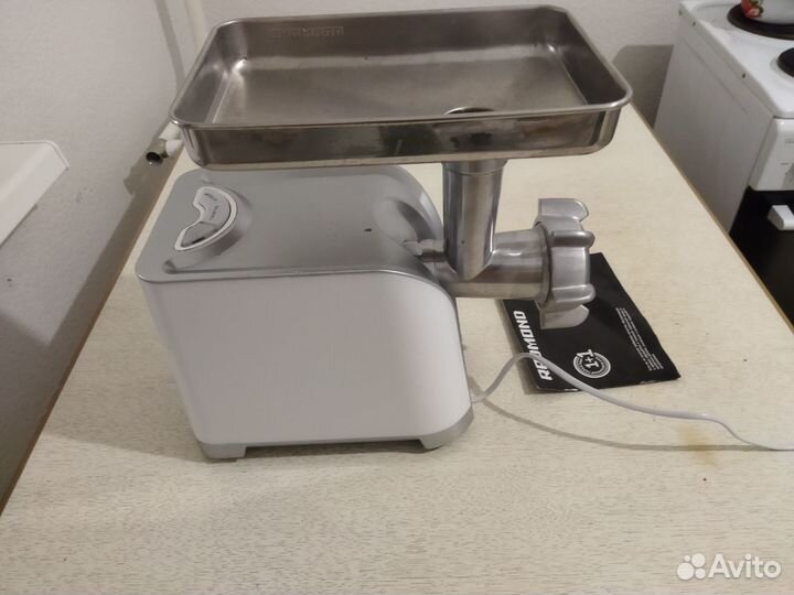 Мясорубка электрическая Redmond 1208