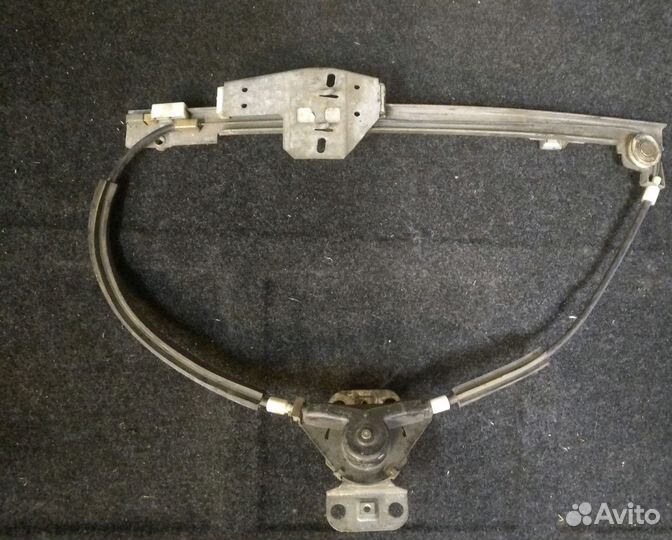 Стеклоподъемник механический задний правый Passat