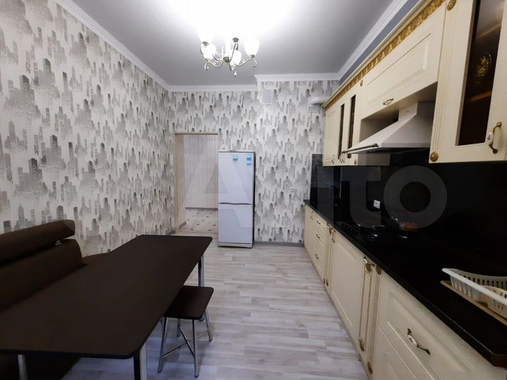 2-к. квартира, 80 м², 6/10 эт.