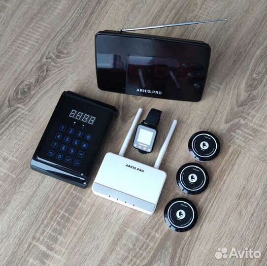 Кнопка вызова официанта в комллекте с часами табло