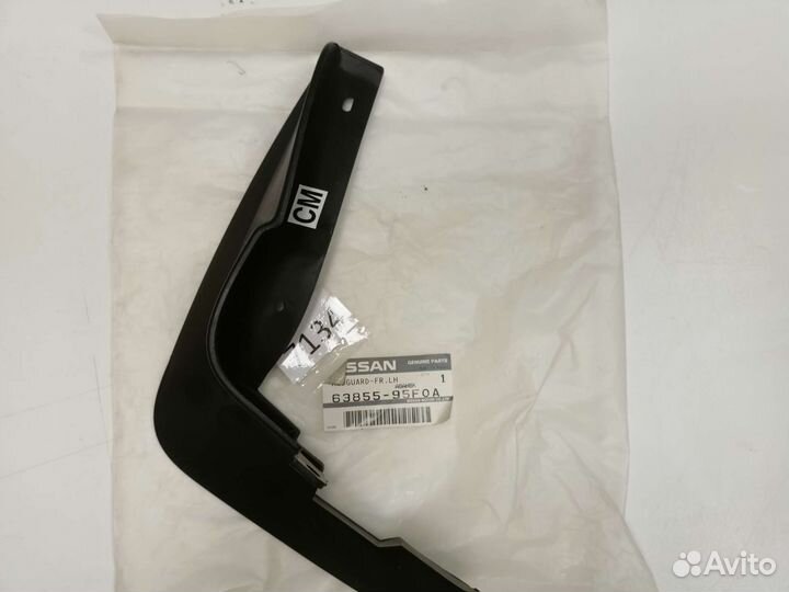 Брызговик передний левый nissan almera classic B10