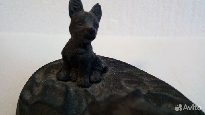 Два медвежонка. чугун