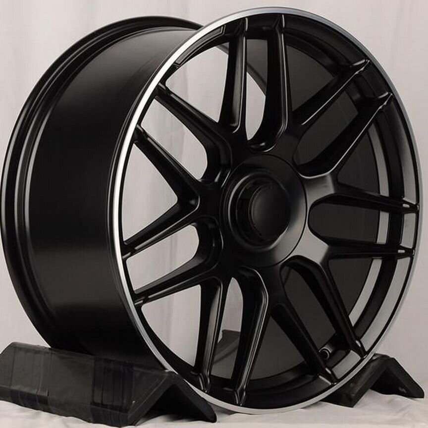 KoKo Kuture K7040 : 9,5x20 5*112 Et:43 Dia:66,6 Matt Black Lip Polish
